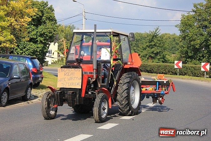 Zdjęcie w galerii na portalu naszraciborz.pl: Dożynki miejskie z barwnym korowodem, mażoretkami i górniczą orkiestrą wiadomości z regionu