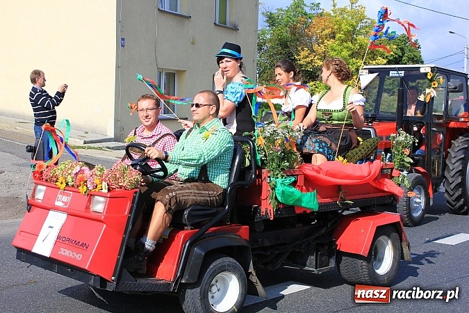 Zdjęcie w galerii na portalu naszraciborz.pl: Dożynki miejskie z barwnym korowodem, mażoretkami i górniczą orkiestrą wiadomości z regionu