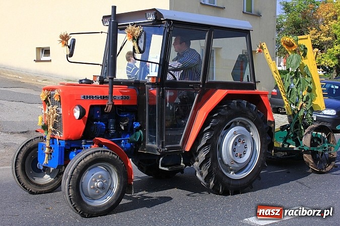 Zdjęcie w galerii na portalu naszraciborz.pl: Dożynki miejskie z barwnym korowodem, mażoretkami i górniczą orkiestrą wiadomości z regionu