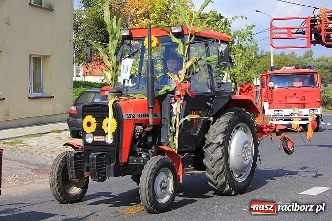 Zdjęcie w galerii na portalu naszraciborz.pl: Dożynki miejskie z barwnym korowodem, mażoretkami i górniczą orkiestrą wiadomości z regionu