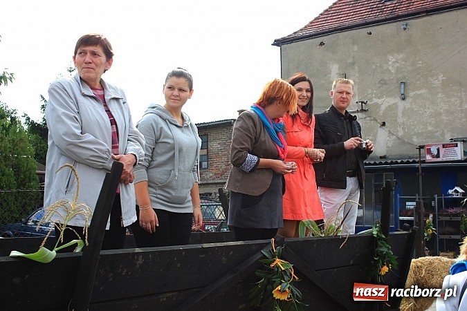 Zdjęcie w galerii na portalu naszraciborz.pl: Dożynki miejskie z barwnym korowodem, mażoretkami i górniczą orkiestrą wiadomości z regionu