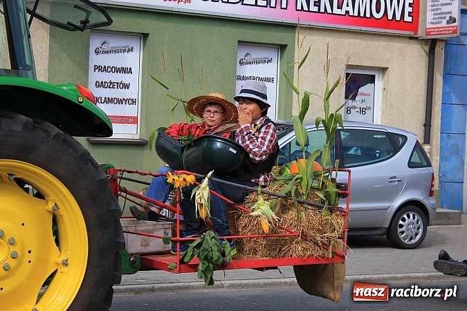 Zdjęcie w galerii na portalu naszraciborz.pl: Dożynki miejskie z barwnym korowodem, mażoretkami i górniczą orkiestrą wiadomości z regionu