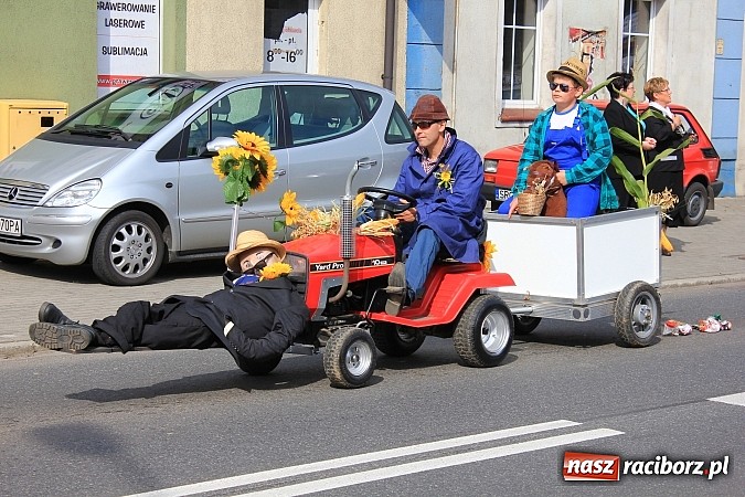 Zdjęcie w galerii na portalu naszraciborz.pl: Dożynki miejskie z barwnym korowodem, mażoretkami i górniczą orkiestrą wiadomości z regionu