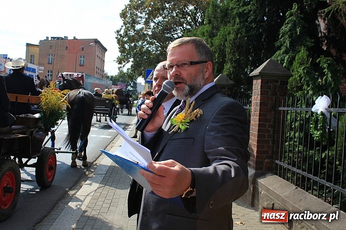 Zdjęcie w galerii na portalu naszraciborz.pl: Dożynki miejskie z barwnym korowodem, mażoretkami i górniczą orkiestrą wiadomości z regionu