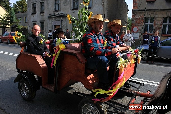 Zdjęcie w galerii na portalu naszraciborz.pl: Dożynki miejskie z barwnym korowodem, mażoretkami i górniczą orkiestrą wiadomości z regionu