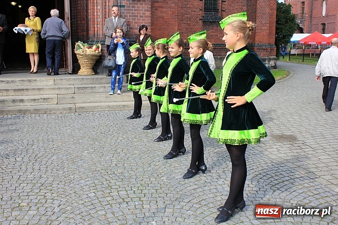Zdjęcie w galerii na portalu naszraciborz.pl: Dożynki miejskie z barwnym korowodem, mażoretkami i górniczą orkiestrą wiadomości z regionu