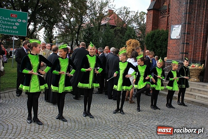 Zdjęcie w galerii na portalu naszraciborz.pl: Dożynki miejskie z barwnym korowodem, mażoretkami i górniczą orkiestrą wiadomości z regionu