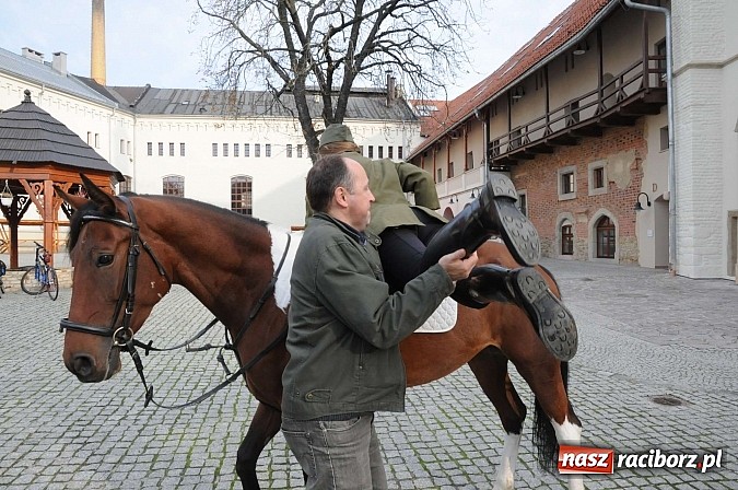 Zdjęcie w galerii na portalu naszraciborz.pl: W cztery godziny przeszli Szlakiem Husarii i Sobieskiego z Raciborza do Rud wiadomości z regionu