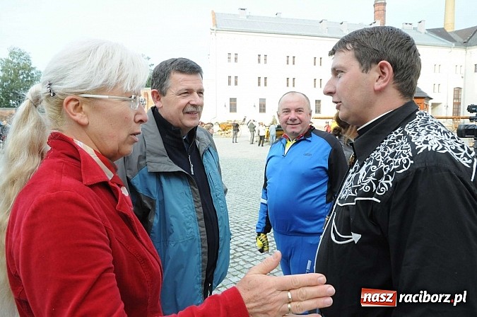 Zdjęcie w galerii na portalu naszraciborz.pl: W cztery godziny przeszli Szlakiem Husarii i Sobieskiego z Raciborza do Rud wiadomości z regionu
