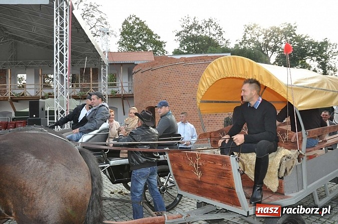 Zdjęcie w galerii na portalu naszraciborz.pl: W cztery godziny przeszli Szlakiem Husarii i Sobieskiego z Raciborza do Rud wiadomości z regionu