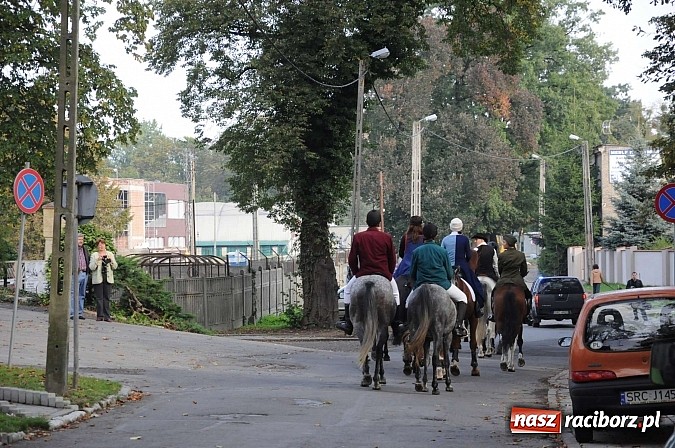 Zdjęcie w galerii na portalu naszraciborz.pl: W cztery godziny przeszli Szlakiem Husarii i Sobieskiego z Raciborza do Rud wiadomości z regionu
