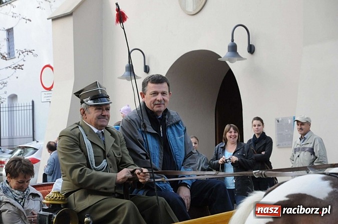 Zdjęcie w galerii na portalu naszraciborz.pl: W cztery godziny przeszli Szlakiem Husarii i Sobieskiego z Raciborza do Rud wiadomości z regionu