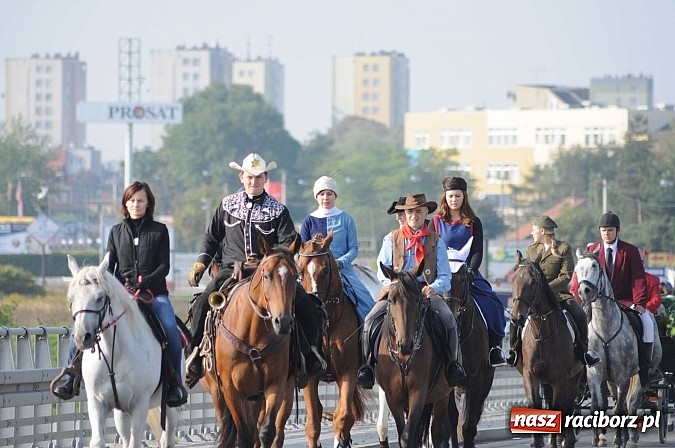 Zdjęcie w galerii na portalu naszraciborz.pl: W cztery godziny przeszli Szlakiem Husarii i Sobieskiego z Raciborza do Rud wiadomości z regionu