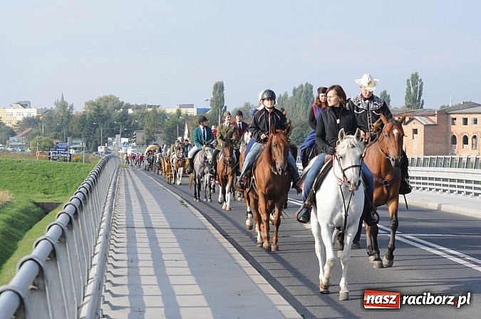 Zdjęcie w galerii na portalu naszraciborz.pl: W cztery godziny przeszli Szlakiem Husarii i Sobieskiego z Raciborza do Rud wiadomości z regionu