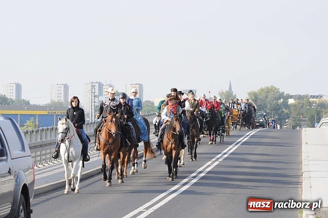 Zdjęcie w galerii na portalu naszraciborz.pl: W cztery godziny przeszli Szlakiem Husarii i Sobieskiego z Raciborza do Rud wiadomości z regionu