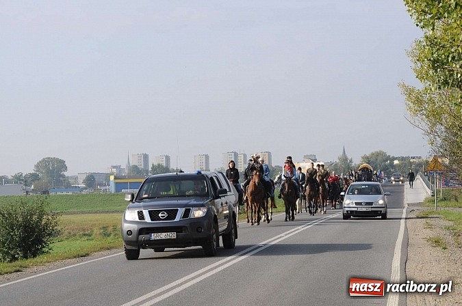 Zdjęcie w galerii na portalu naszraciborz.pl: W cztery godziny przeszli Szlakiem Husarii i Sobieskiego z Raciborza do Rud wiadomości z regionu