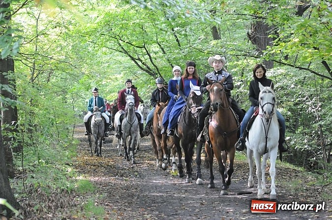Zdjęcie w galerii na portalu naszraciborz.pl: W cztery godziny przeszli Szlakiem Husarii i Sobieskiego z Raciborza do Rud wiadomości z regionu