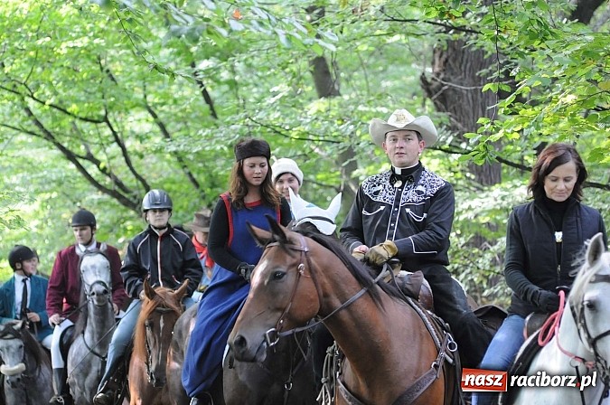 Zdjęcie w galerii na portalu naszraciborz.pl: W cztery godziny przeszli Szlakiem Husarii i Sobieskiego z Raciborza do Rud wiadomości z regionu