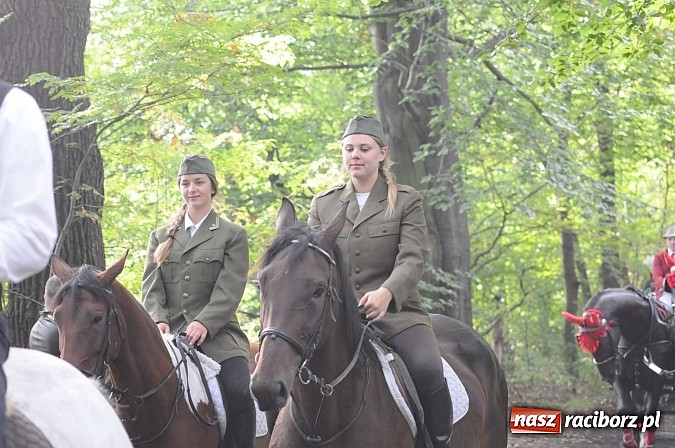 Zdjęcie w galerii na portalu naszraciborz.pl: W cztery godziny przeszli Szlakiem Husarii i Sobieskiego z Raciborza do Rud wiadomości z regionu