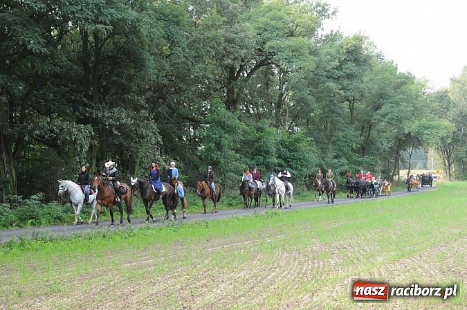 Zdjęcie w galerii na portalu naszraciborz.pl: W cztery godziny przeszli Szlakiem Husarii i Sobieskiego z Raciborza do Rud wiadomości z regionu