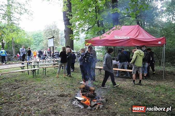 Zdjęcie w galerii na portalu naszraciborz.pl: W cztery godziny przeszli Szlakiem Husarii i Sobieskiego z Raciborza do Rud wiadomości z regionu