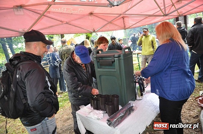 Zdjęcie w galerii na portalu naszraciborz.pl: W cztery godziny przeszli Szlakiem Husarii i Sobieskiego z Raciborza do Rud wiadomości z regionu