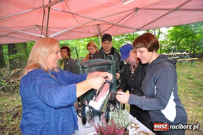 Zdjęcie w galerii na portalu naszraciborz.pl: W cztery godziny przeszli Szlakiem Husarii i Sobieskiego z Raciborza do Rud wiadomości z regionu