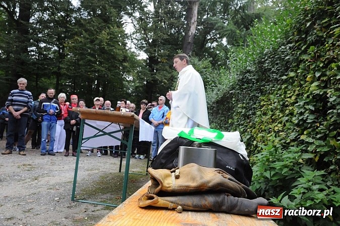 Zdjęcie w galerii na portalu naszraciborz.pl: W cztery godziny przeszli Szlakiem Husarii i Sobieskiego z Raciborza do Rud wiadomości z regionu