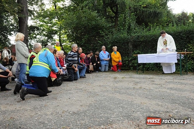 Zdjęcie w galerii na portalu naszraciborz.pl: W cztery godziny przeszli Szlakiem Husarii i Sobieskiego z Raciborza do Rud wiadomości z regionu