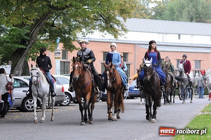 Zdjęcie w galerii na portalu naszraciborz.pl: W cztery godziny przeszli Szlakiem Husarii i Sobieskiego z Raciborza do Rud wiadomości z regionu