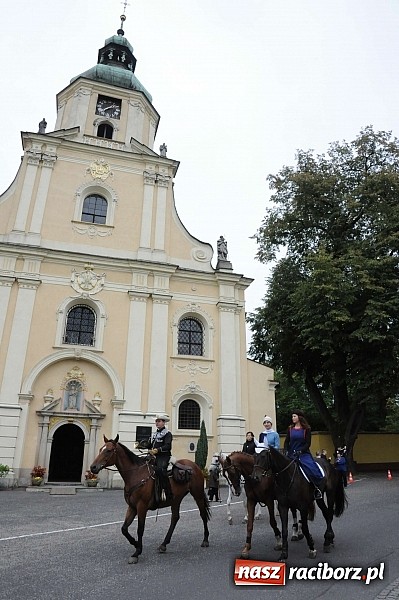 Zdjęcie w galerii na portalu naszraciborz.pl: W cztery godziny przeszli Szlakiem Husarii i Sobieskiego z Raciborza do Rud wiadomości z regionu