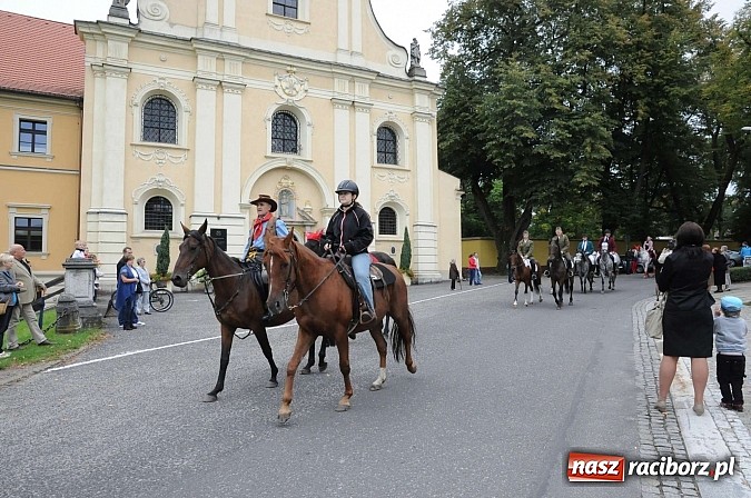 Zdjęcie w galerii na portalu naszraciborz.pl: W cztery godziny przeszli Szlakiem Husarii i Sobieskiego z Raciborza do Rud wiadomości z regionu