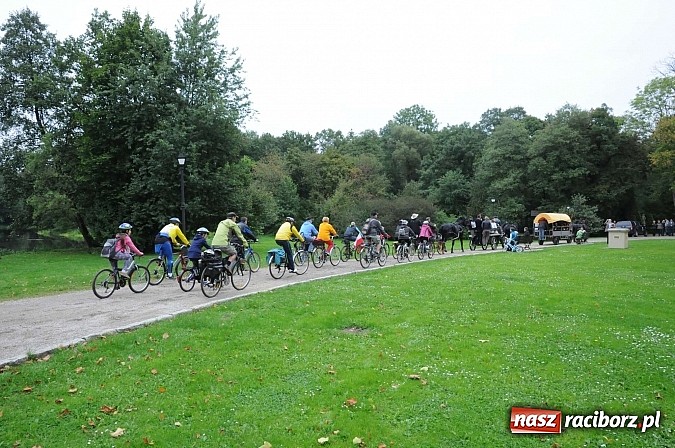 Zdjęcie w galerii na portalu naszraciborz.pl: W cztery godziny przeszli Szlakiem Husarii i Sobieskiego z Raciborza do Rud wiadomości z regionu
