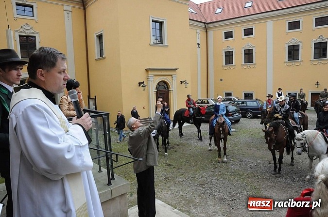 Zdjęcie w galerii na portalu naszraciborz.pl: W cztery godziny przeszli Szlakiem Husarii i Sobieskiego z Raciborza do Rud wiadomości z regionu