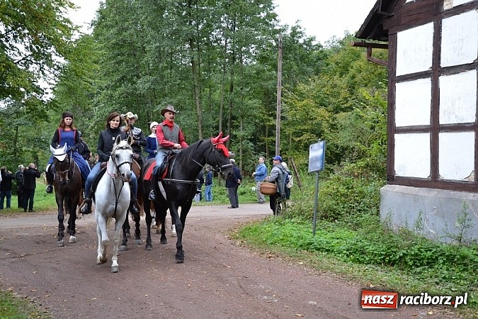 Zdjęcie w galerii na portalu naszraciborz.pl: W cztery godziny przeszli Szlakiem Husarii i Sobieskiego z Raciborza do Rud wiadomości z regionu