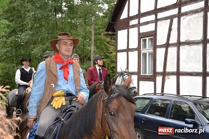 Zdjęcie w galerii na portalu naszraciborz.pl: W cztery godziny przeszli Szlakiem Husarii i Sobieskiego z Raciborza do Rud wiadomości z regionu