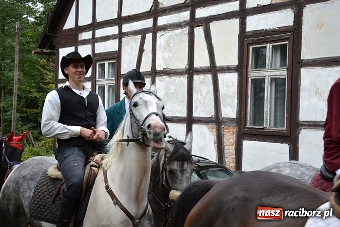 Zdjęcie w galerii na portalu naszraciborz.pl: W cztery godziny przeszli Szlakiem Husarii i Sobieskiego z Raciborza do Rud wiadomości z regionu