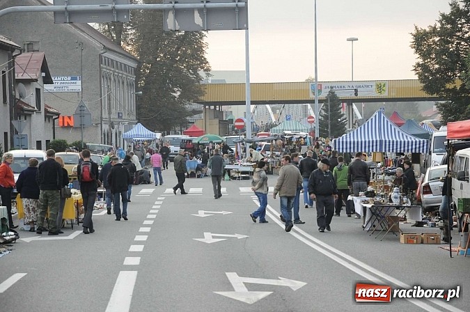 Zdjęcie w galerii na portalu naszraciborz.pl: Pogoda dopisała więc kupców nie zabrakło wiadomości z regionu