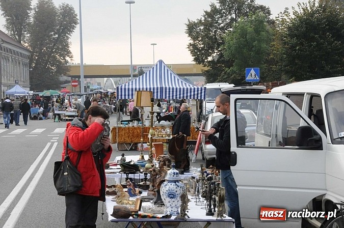 Zdjęcie w galerii na portalu naszraciborz.pl: Pogoda dopisała więc kupców nie zabrakło wiadomości z regionu
