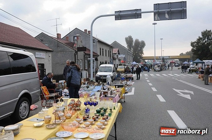 Zdjęcie w galerii na portalu naszraciborz.pl: Pogoda dopisała więc kupców nie zabrakło wiadomości z regionu