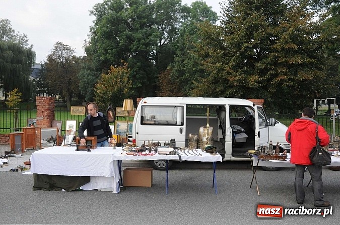 Zdjęcie w galerii na portalu naszraciborz.pl: Pogoda dopisała więc kupców nie zabrakło wiadomości z regionu
