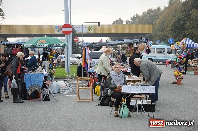 Zdjęcie w galerii na portalu naszraciborz.pl: Pogoda dopisała więc kupców nie zabrakło wiadomości z regionu