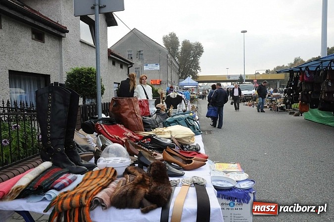 Zdjęcie w galerii na portalu naszraciborz.pl: Pogoda dopisała więc kupców nie zabrakło wiadomości z regionu