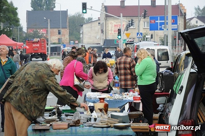 Zdjęcie w galerii na portalu naszraciborz.pl: Pogoda dopisała więc kupców nie zabrakło wiadomości z regionu