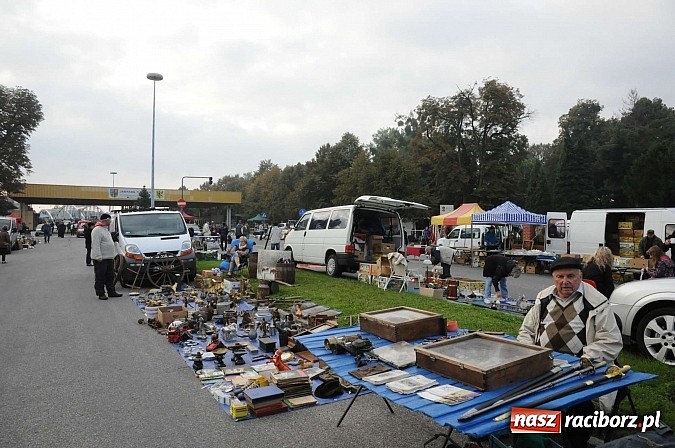 Zdjęcie w galerii na portalu naszraciborz.pl: Pogoda dopisała więc kupców nie zabrakło wiadomości z regionu