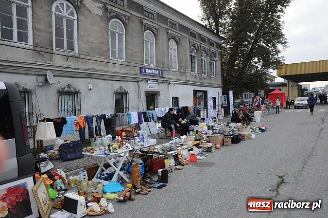 Zdjęcie w galerii na portalu naszraciborz.pl: Pogoda dopisała więc kupców nie zabrakło wiadomości z regionu