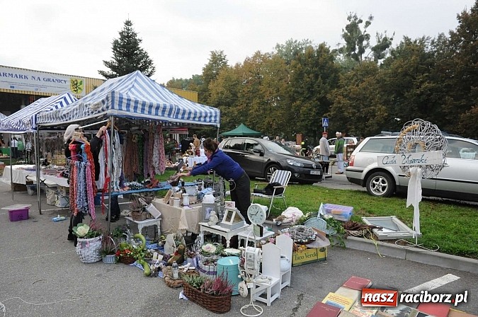 Zdjęcie w galerii na portalu naszraciborz.pl: Pogoda dopisała więc kupców nie zabrakło wiadomości z regionu