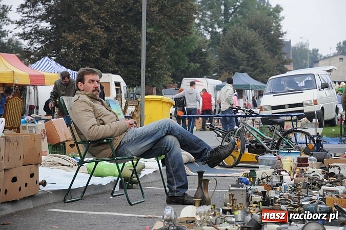 Zdjęcie w galerii na portalu naszraciborz.pl: Pogoda dopisała więc kupców nie zabrakło wiadomości z regionu