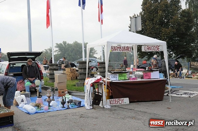 Zdjęcie w galerii na portalu naszraciborz.pl: Pogoda dopisała więc kupców nie zabrakło wiadomości z regionu