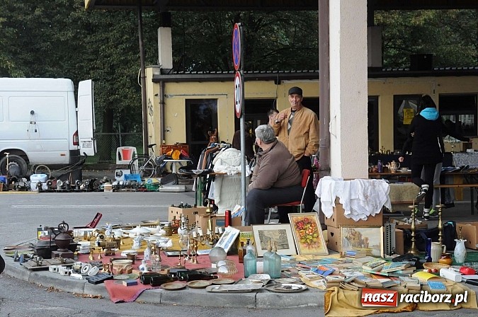 Zdjęcie w galerii na portalu naszraciborz.pl: Pogoda dopisała więc kupców nie zabrakło wiadomości z regionu